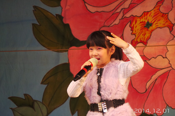 梨园春明星小擂主6岁的焦怡格在演唱《穆桂英挂帅》选段