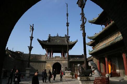 社旗直耸云霄的山陕会馆铁旗杆